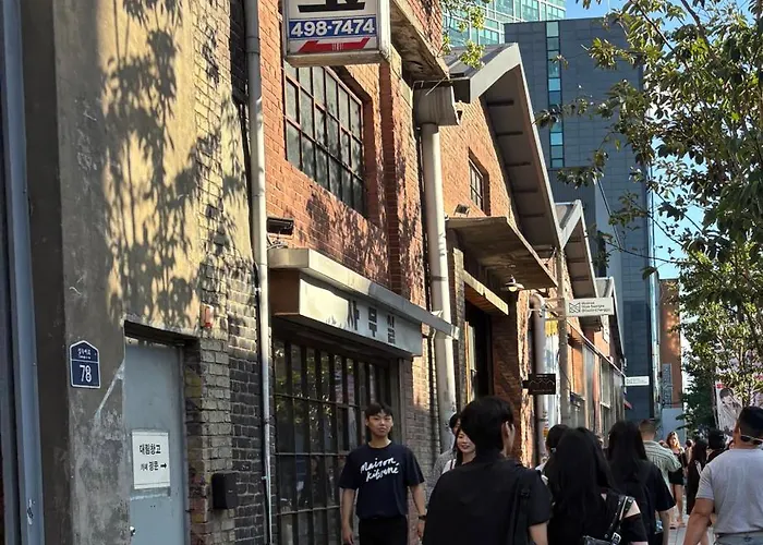 Вилла Konkuk Univ & Sungsu The Cozy 1-minute Walk From Konkuk Univ Station Сеул